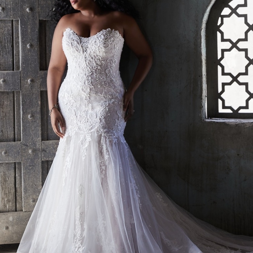 Maggie Sottero “Lonnie Lynette”, Plus Size Mermaid Bridal Dress